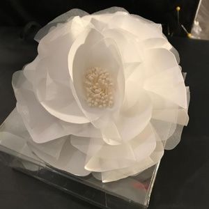 WHITE FLOWER FOR HAIR